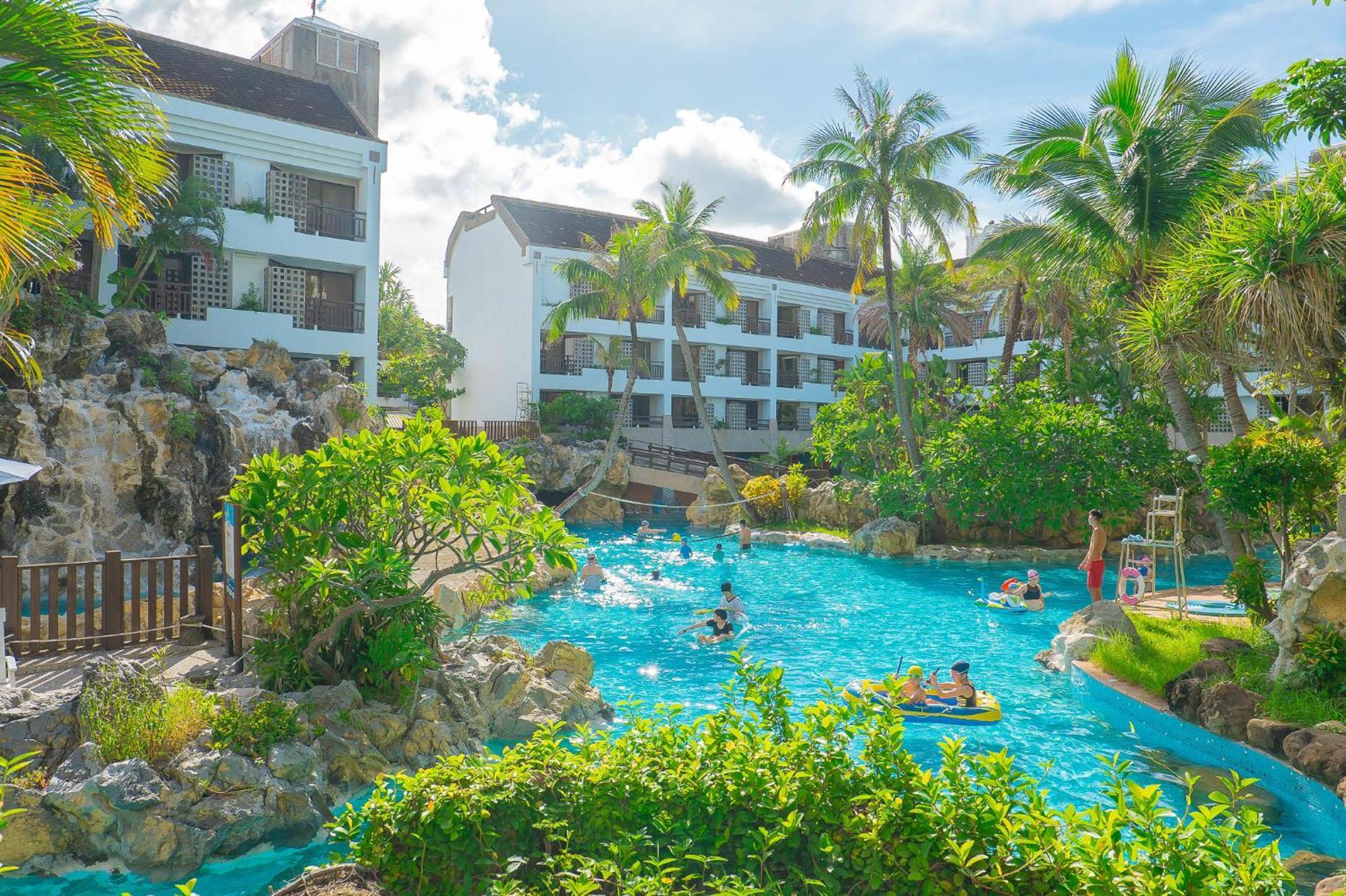 Yoho Beach Resort Kenting Hengchun Exterior photo The swimming pool at the Sunway Lagoon Resort