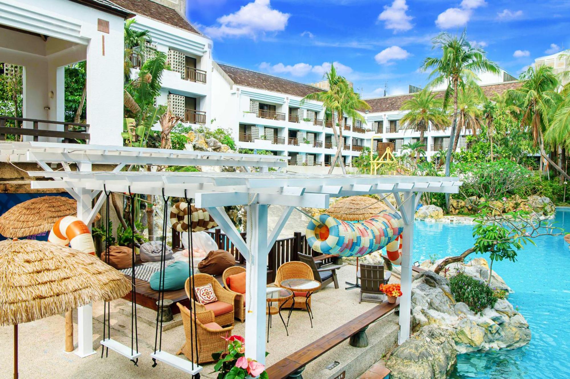 Yoho Beach Resort Kenting Hengchun Exterior photo The pool at Sandals Royal Plantation